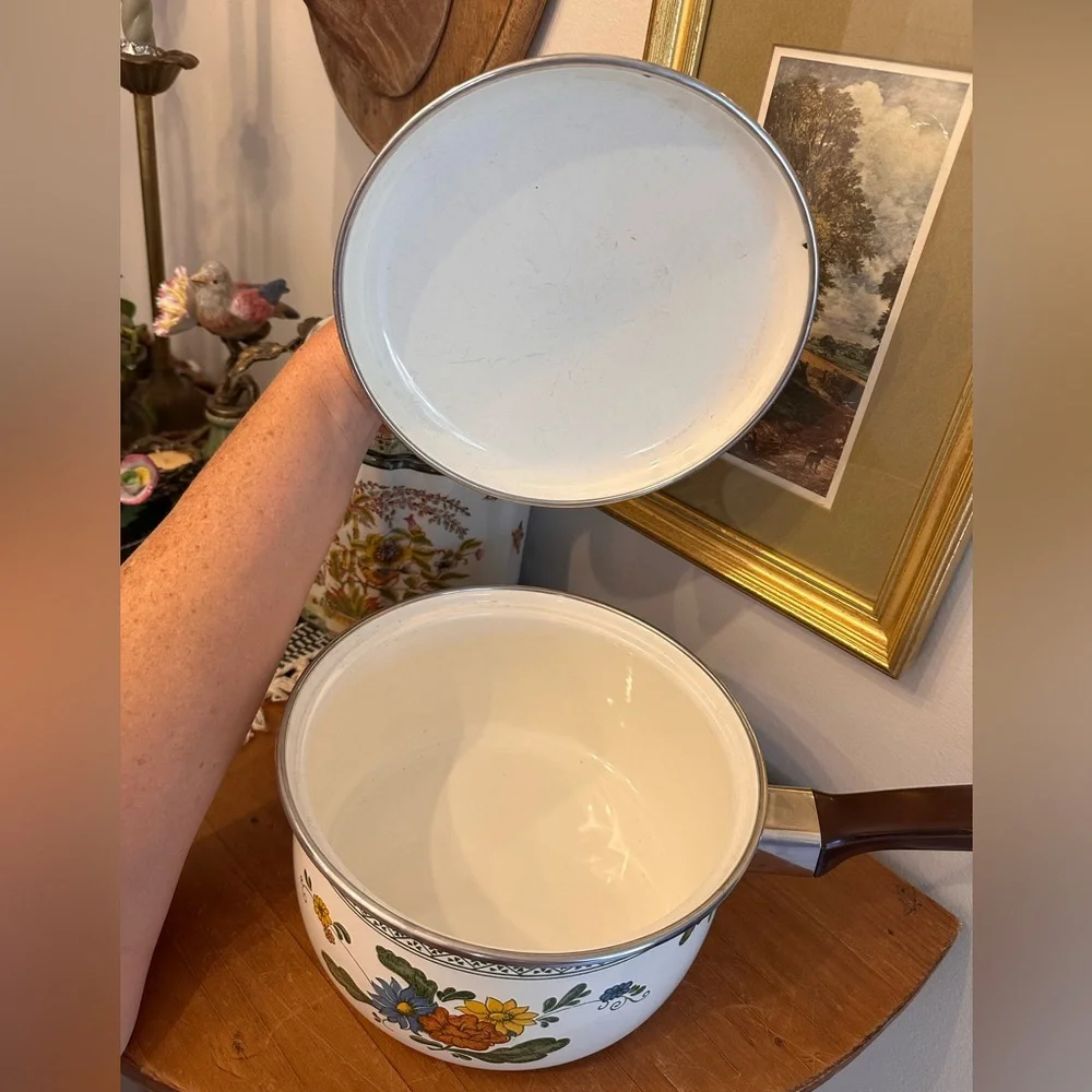 Vintage Villeroy & Bosch Retro Floral Enamel Saucepan with Lid Country Kitchen